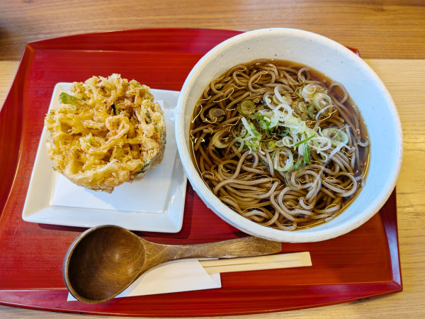 「桜海老のかき揚げそば（980円）」@そばじ アトレ川崎店の写真