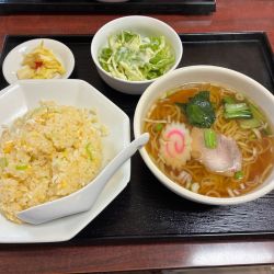 チャーハン定食(半ラーメン付)(980円)