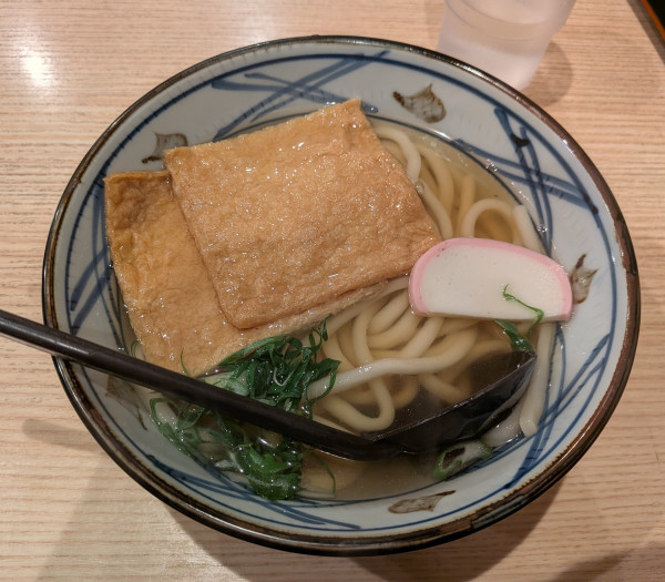 「きつねうどん770円」@里のうどん 村岡本店の写真