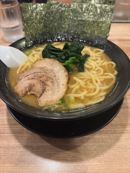 「醤油豚骨」@横浜家系ラーメン 武骨家 水戸エクセル南店の写真