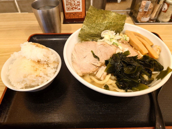 「朝ラーチャーシュー麺大盛り塩変更  ライス」@つけ麺大輝の写真