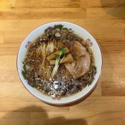 醤油ラーメン 950円