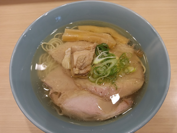 「地鶏中華そば・塩（¥900)」@中華そばよしかわ 西荻窪店の写真