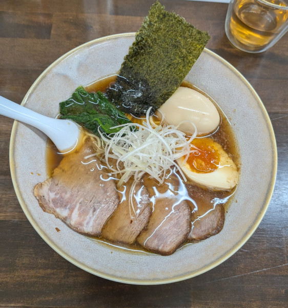 「プレミアムはつかり醤油らーめん（1290円）」@二代目 膳の写真