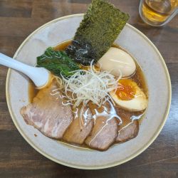 プレミアムはつかり醤油らーめん(1290円)