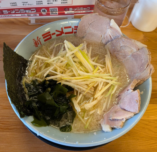 「ネギチャーシューメン（1200円）」@新ラーメンショップ晴の写真
