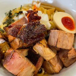 ジャンクそば 角切りチャーシュートッピング