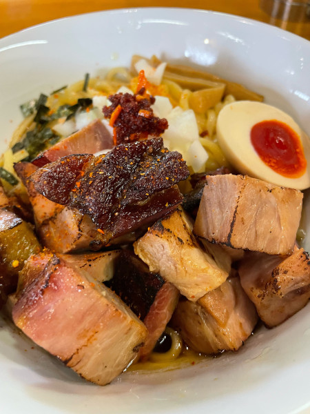 「ジャンクそば 角切りチャーシュートッピング」@麺食堂 88の写真