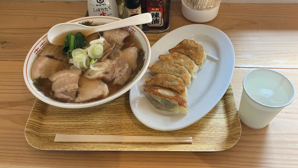 「チャーシュー麺　950円　餃子　350円」@らーめん小太郎の写真