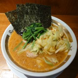 ラーメン（並）¥950、キャベツ¥150