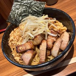 汁なし（大）300g、麺増し100g