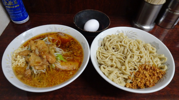 「小ラーメン（900円）＋辛いつけ麺（100円）＋生たまご」@ラーメン二郎 めじろ台店の写真