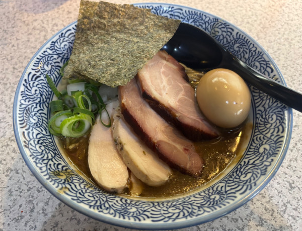 「特製濃厚煮干しラーメン」@破壊的イノベーションの写真