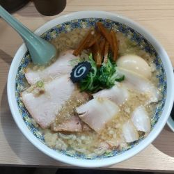 コッテリ特製ラーメン　わかめ＋