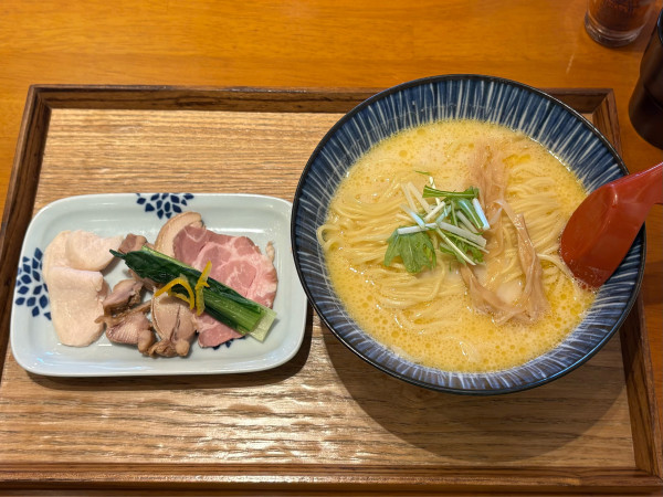 「濃厚鶏白湯らーめん＋大盛」@麺や 柚葉の写真