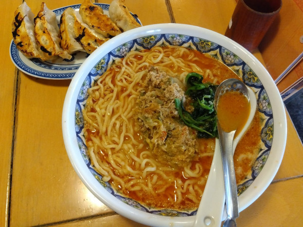 「担々麺＋餃子」@中国ラーメン 揚州商人 第二産業南中野店の写真