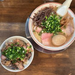 特製ラーメン（1500）チャーシュー丼（400）