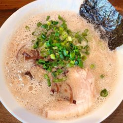 博多とんこつらーめん（760円）