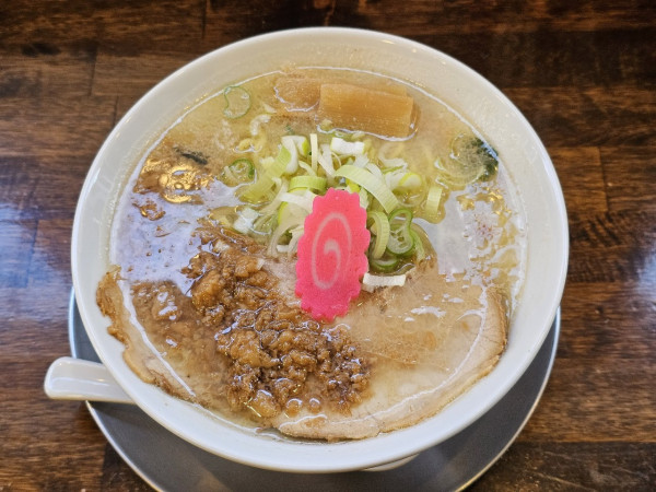 「塩ラーメン＋背脂　790＋100円」@秋刀魚煮干し蕎麦 高倉の写真