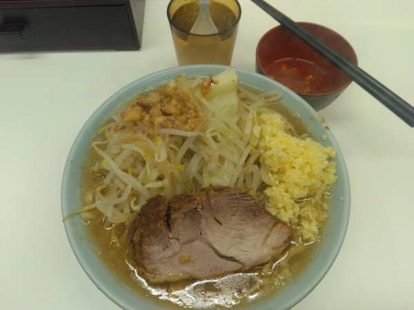 「ラーメン麺150g1050円ニンニク野菜辛アブラ」@俺の生きる道 柏店の写真