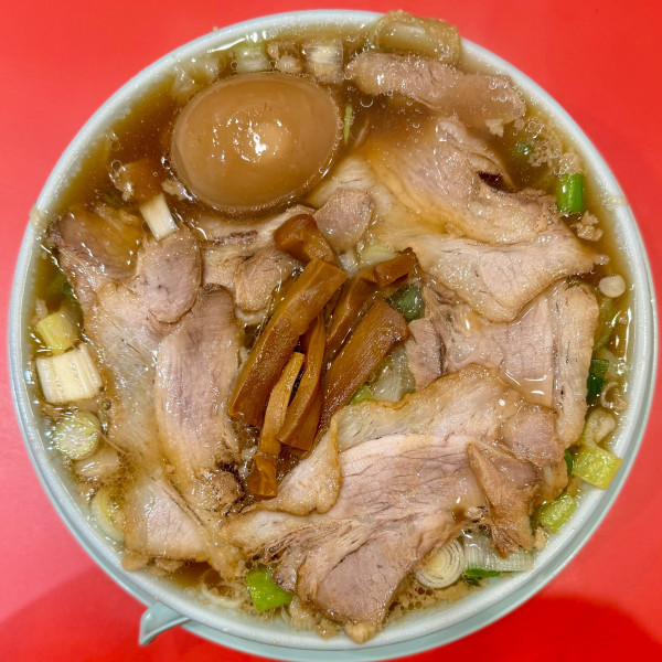 「ねぎとん醤油ラーメン 黒味玉」@ラーメンねぎとんの写真