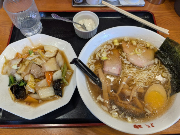 「日替りセット（ラーメン+半中華丼）1100円」@八戒の写真