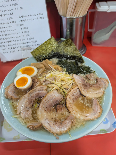 「炙りネギとろチャーシュー麺 味玉 中盛り」@ラーメンショップ 鷲宮店の写真