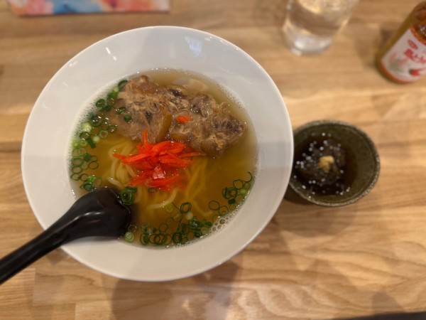 「ソーキそば 1000円」@居酒屋＆沖縄料理 ちゅら海の写真