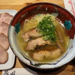 内モンゴル塩らぁめん燻製鶏（1200円）