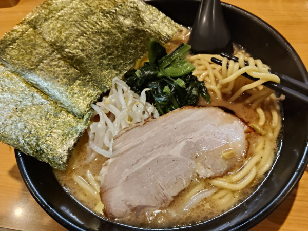 「ラーメン(固め)(950)」@横浜ラーメン てっぺん家 元住吉店の写真