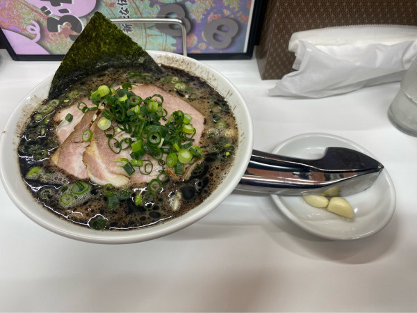 「黒ちゃーしゅうめん1,350円（生ニンニク一粒）」@ぶたまるきの写真