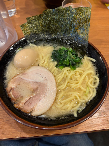 「塩ラーメン (味玉トッピング)」@横浜家系ラーメン まくり家 川崎店の写真