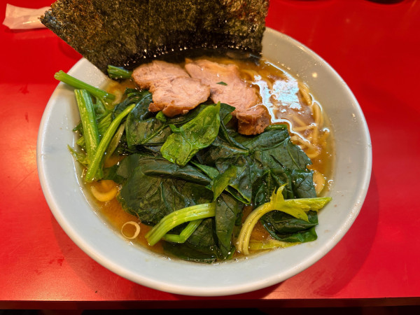 「ラーメンほうれん草増し　固め濃いめ多め」@横浜家系ラーメン 黄金家の写真