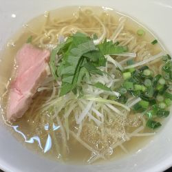 1．牛骨塩ラーメン