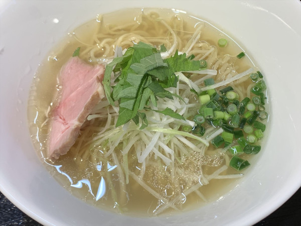 「1．牛骨塩ラーメン」@七壱ラーメン 牛骨塩の写真