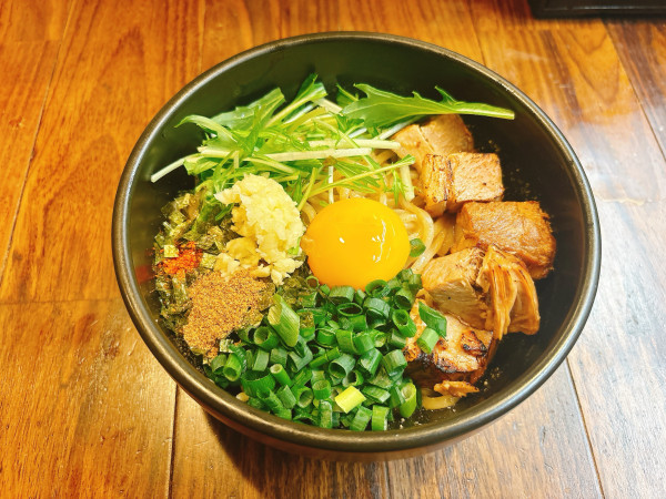 「看板まぜそば」@らーめんまぜそば あらし 那覇店の写真