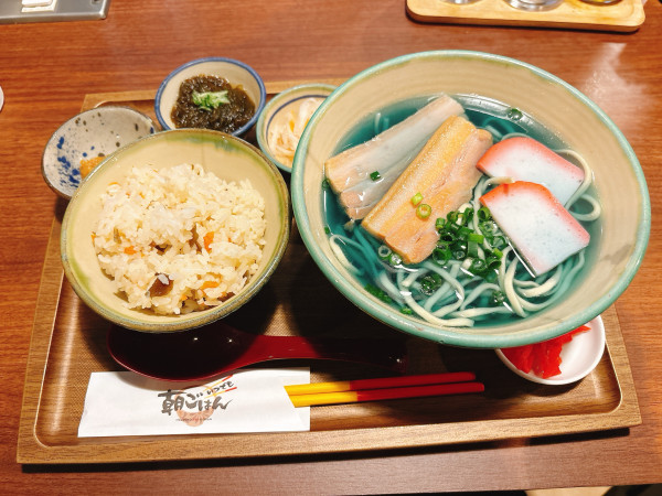 「ちゅらうみそばセット」@いつでも朝ごはんの写真