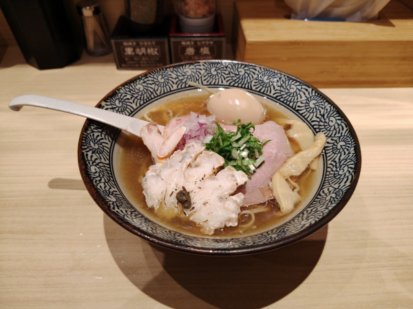 「味玉蟹中華そば¥1000」@地鶏と蟹 中華そば 榊の写真