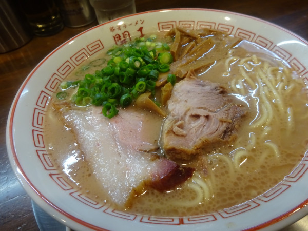 「豚骨ラーメン　950円」@豚骨ラーメン 開王の写真