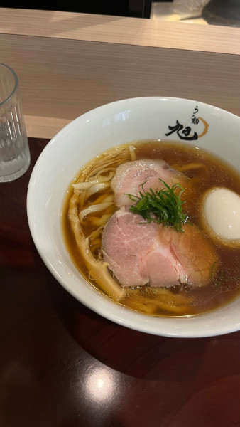 「醤油らぁ麺 + 味玉」@らぁ麺旭の写真