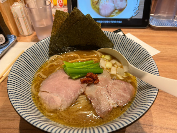 「魚介豚骨ラーメン」@麺処 ぐり虎 広島ミナモア店の写真