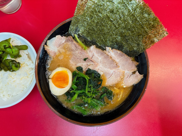 「特選らーめん(並):1,150円、ライス:200円」@横浜ラーメン 山本家の写真