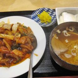 酢豚の定食　900円＋半ラーメン　200円
