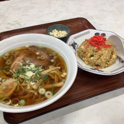 ラーメン、半チャーハンセット　800円
