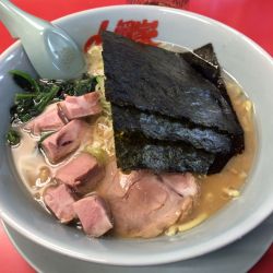 醤油ラーメン(ふつう)+クーポン薬味ネギ、コロチャー6個690円