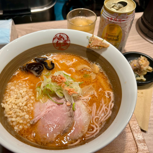 「海老拉麺＋角ハイボール缶」@海老仙人の写真