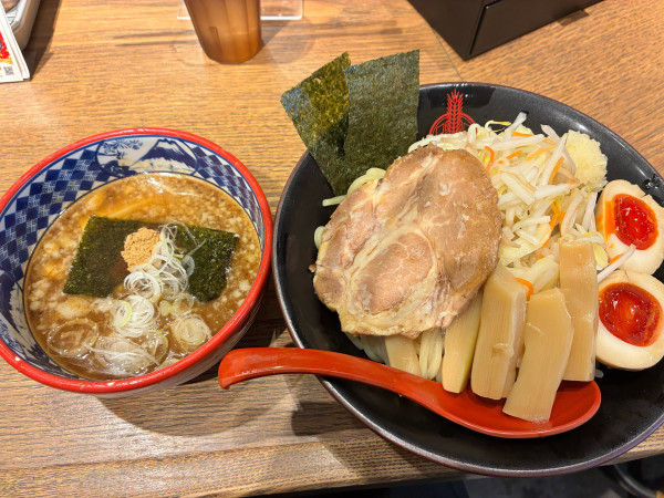 「背脂つけ麺」@つけ麺専門店 三田製麺所 新宿東口店の写真