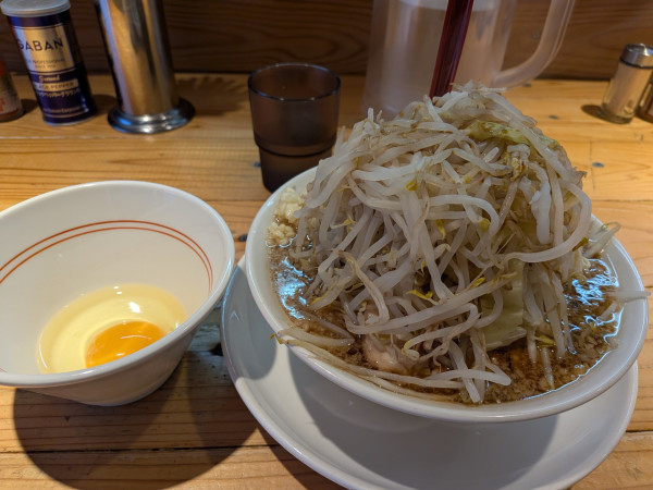 「ラーメン＋生卵」@麺屋 本日も晴天ですの写真