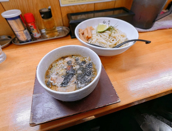 「背脂肉煮干しつけ麺【期間·数量限定】」@麺屋 白神の写真