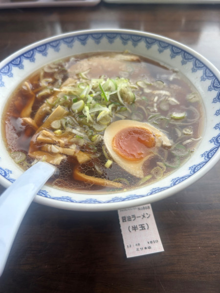 「醤油ラーメン　半玉」@食堂ミサ 本店の写真